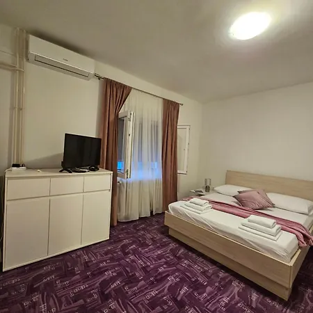 Lyra Apartment *
